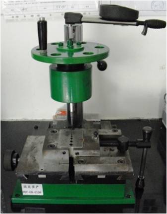 Breaking torque machine